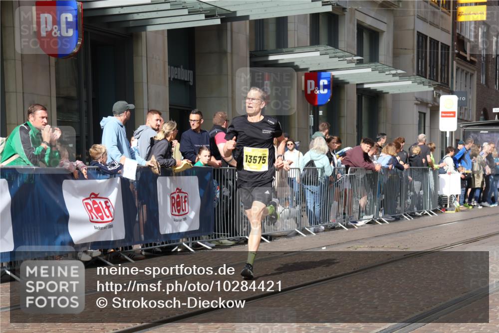 13.09.2026 - 21. swb-Marathon Bremen Strokosch-Dieckow http://msf.ph/oto/10284421 13.09.2026 10:36:22 Ziel 11738, 11916, 12456, 13548, 10244, 11067, 12324, 12513, 13575 meine-sportfotos.de