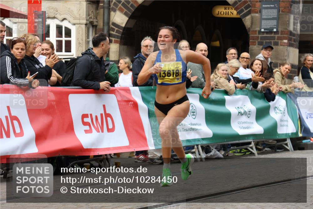13.09.2026 - 21. swb-Marathon Bremen Strokosch-Dieckow http://msf.ph/oto/10284450 13.09.2026 10:32:04 Ziel 12457, 13533, 13536, 13573, 13618, 13643, 13543, 13582, 13632 meine-sportfotos.de