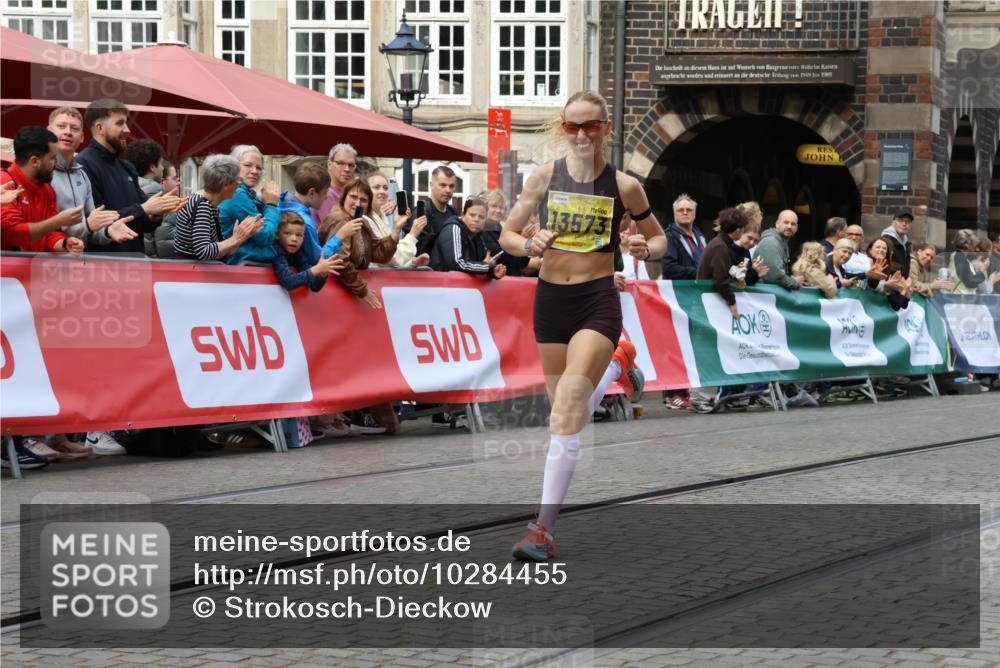 13.09.2026 - 21. swb-Marathon Bremen Strokosch-Dieckow http://msf.ph/oto/10284455 13.09.2026 10:32:05 Ziel 12457, 13533, 13536, 13573, 13618, 13643, 13582, 13632, 13639 meine-sportfotos.de