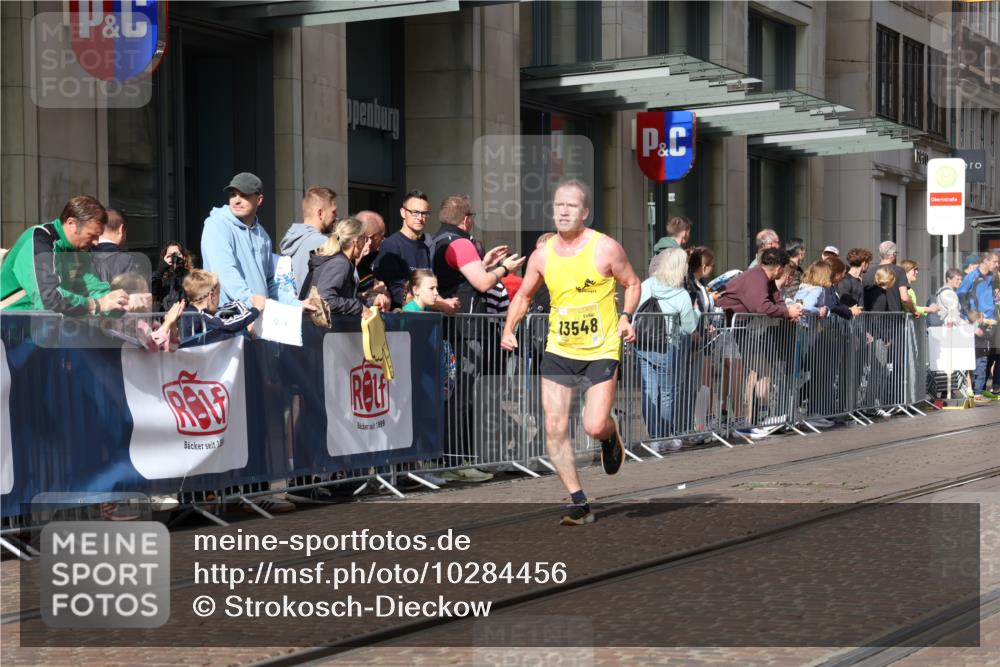 13.09.2026 - 21. swb-Marathon Bremen Strokosch-Dieckow http://msf.ph/oto/10284456 13.09.2026 10:36:28 Ziel 11738, 11916, 12456, 12520, 13606, 11067, 12324, 12513, 13548, 13575 meine-sportfotos.de
