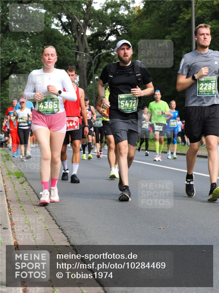 13.09.2026 - 21. swb-Marathon Bremen TobiasT http://msf.ph/oto/10284469 13.09.2026 12:09:06 Laufen 4365, 444, 5472, 7211, 8539, 2298, 21 meine-sportfotos.de