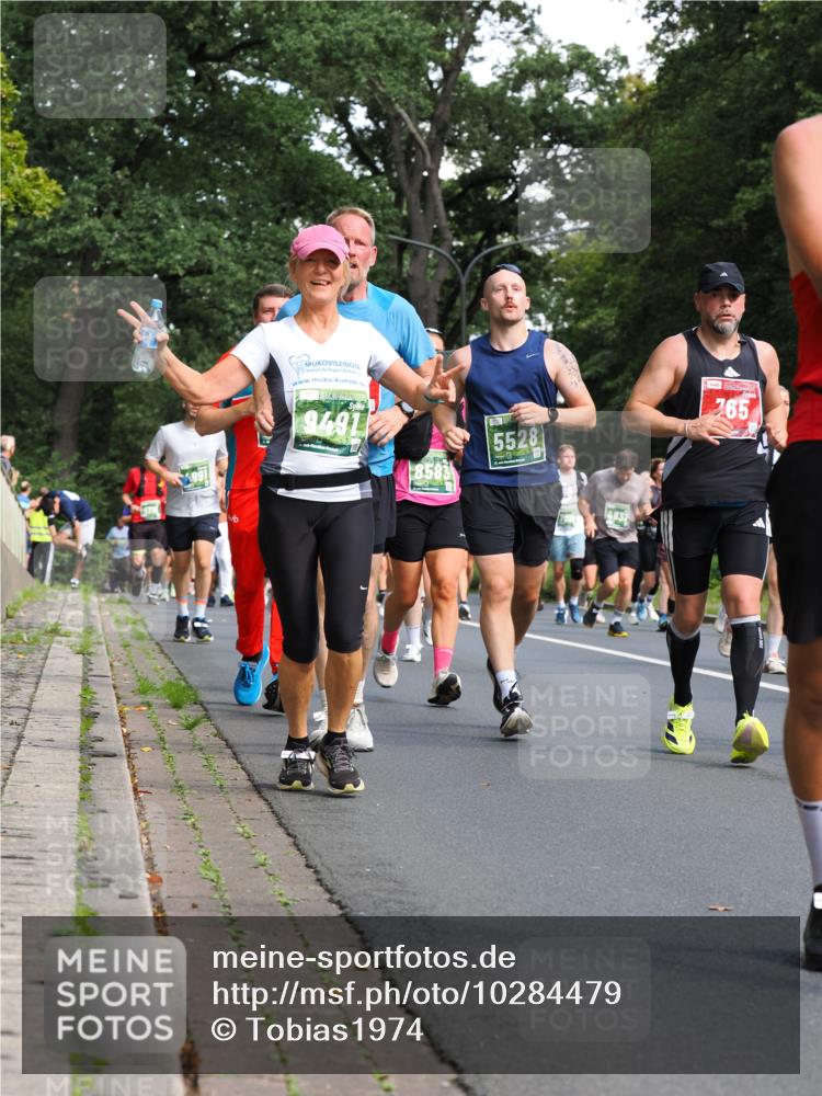 13.09.2026 - 21. swb-Marathon Bremen TobiasT http://msf.ph/oto/10284479 13.09.2026 12:09:11 Laufen 571, 991, 9491, 8583, 5528, 4832, 765 meine-sportfotos.de