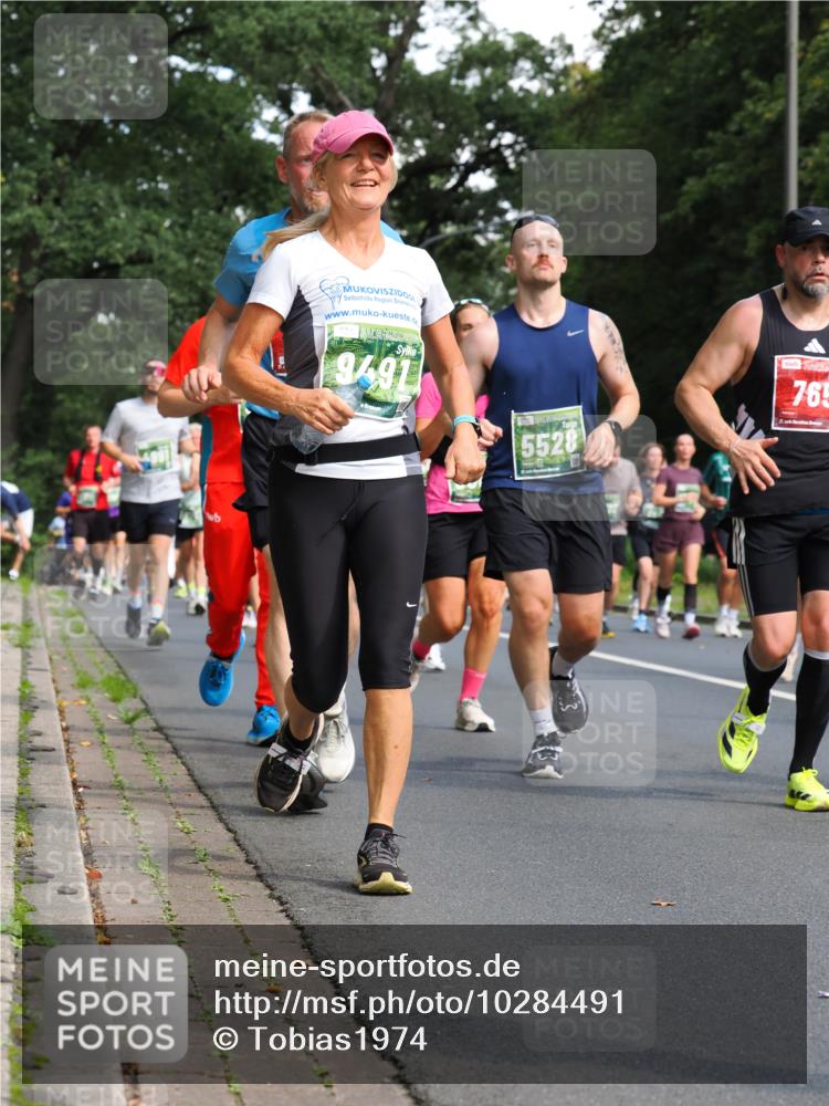 13.09.2026 - 21. swb-Marathon Bremen TobiasT http://msf.ph/oto/10284491 13.09.2026 12:09:12 Laufen 9491, 5528, 1461, 765 meine-sportfotos.de