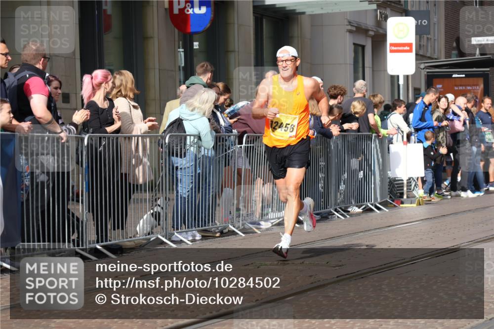 13.09.2026 - 21. swb-Marathon Bremen Strokosch-Dieckow http://msf.ph/oto/10284502 13.09.2026 10:36:34 Ziel 11654, 11738, 12520, 13606, 11916, 12324, 12456, 12513, 13548, 13575 meine-sportfotos.de