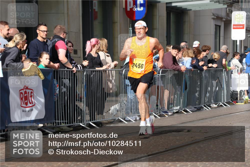 13.09.2026 - 21. swb-Marathon Bremen Strokosch-Dieckow http://msf.ph/oto/10284511 13.09.2026 10:36:34 Ziel 11654, 11738, 12520, 13606, 11916, 12324, 12456, 12513, 13548, 13575 meine-sportfotos.de