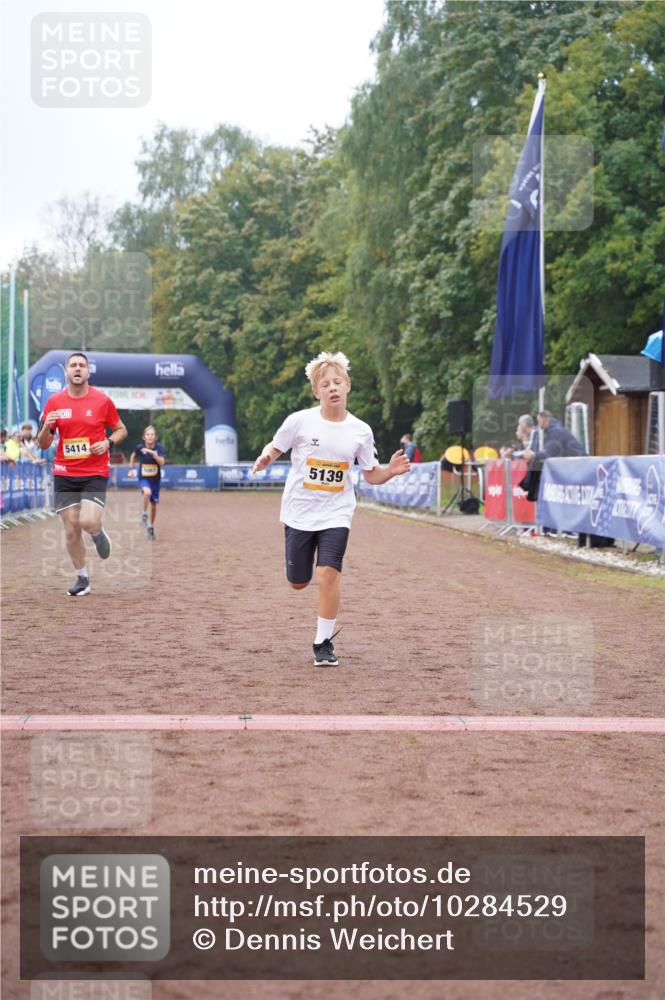 13.09.2026 - Airport Race Dennis Weichert http://msf.ph/oto/10284529 13.09.2026 10:25:49 Ziel 5063, 5139, 5346, 5414 meine-sportfotos.de