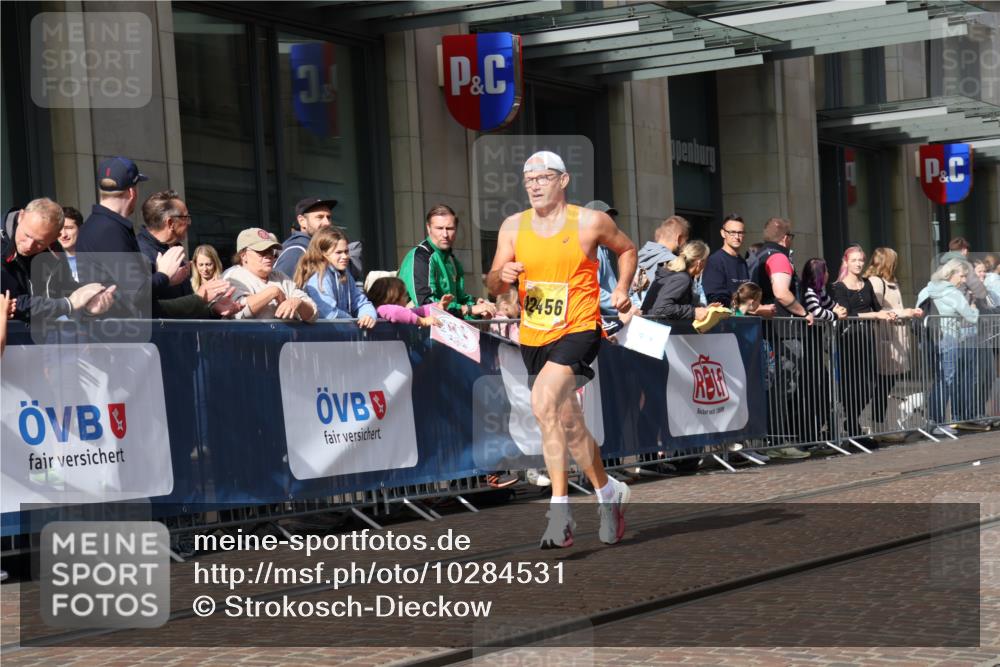 13.09.2026 - 21. swb-Marathon Bremen Strokosch-Dieckow http://msf.ph/oto/10284531 13.09.2026 10:36:36 Ziel 11654, 11738, 12520, 13568, 13606, 11916, 12324, 12456, 12513, 13548, 13575 meine-sportfotos.de