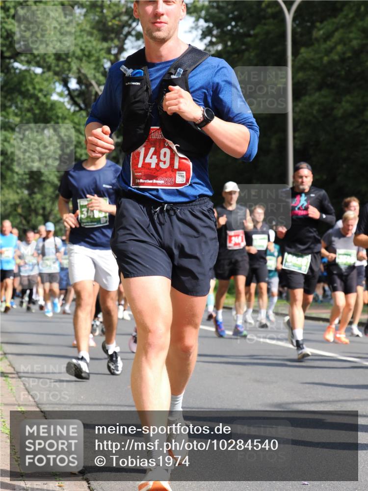 13.09.2026 - 21. swb-Marathon Bremen TobiasT http://msf.ph/oto/10284540 13.09.2026 12:09:28 Laufen 134, 149, 26, 026, 248 meine-sportfotos.de