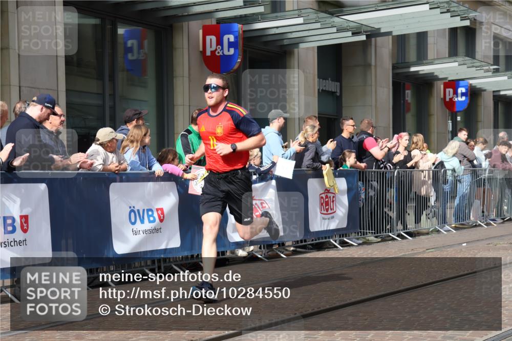 13.09.2026 - 21. swb-Marathon Bremen Strokosch-Dieckow http://msf.ph/oto/10284550 13.09.2026 10:36:45 Ziel 10961, 11654, 12520, 13568, 13606, 11738, 11916, 12456, 13548 meine-sportfotos.de