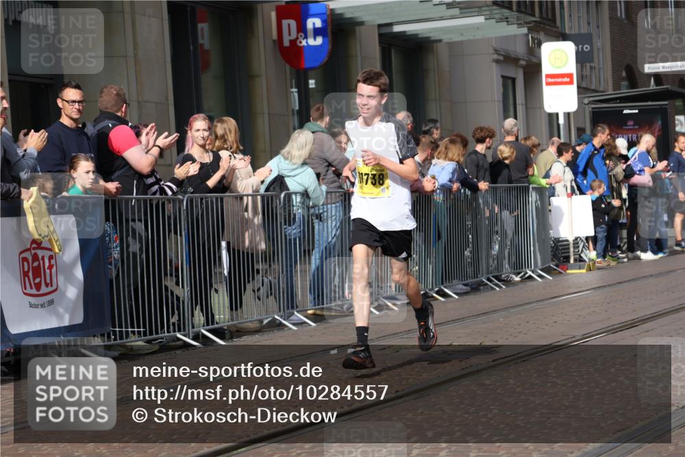 13.09.2026 - 21. swb-Marathon Bremen Strokosch-Dieckow http://msf.ph/oto/10284557 13.09.2026 10:36:46 Ziel 10961, 11654, 12520, 13568, 13606, 11738, 11916, 12456, 13548 meine-sportfotos.de