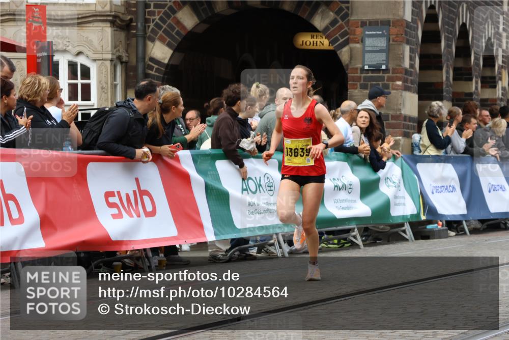 13.09.2026 - 21. swb-Marathon Bremen Strokosch-Dieckow http://msf.ph/oto/10284564 13.09.2026 10:32:31 Ziel 13543, 13582, 13632, 13639, 13622 meine-sportfotos.de