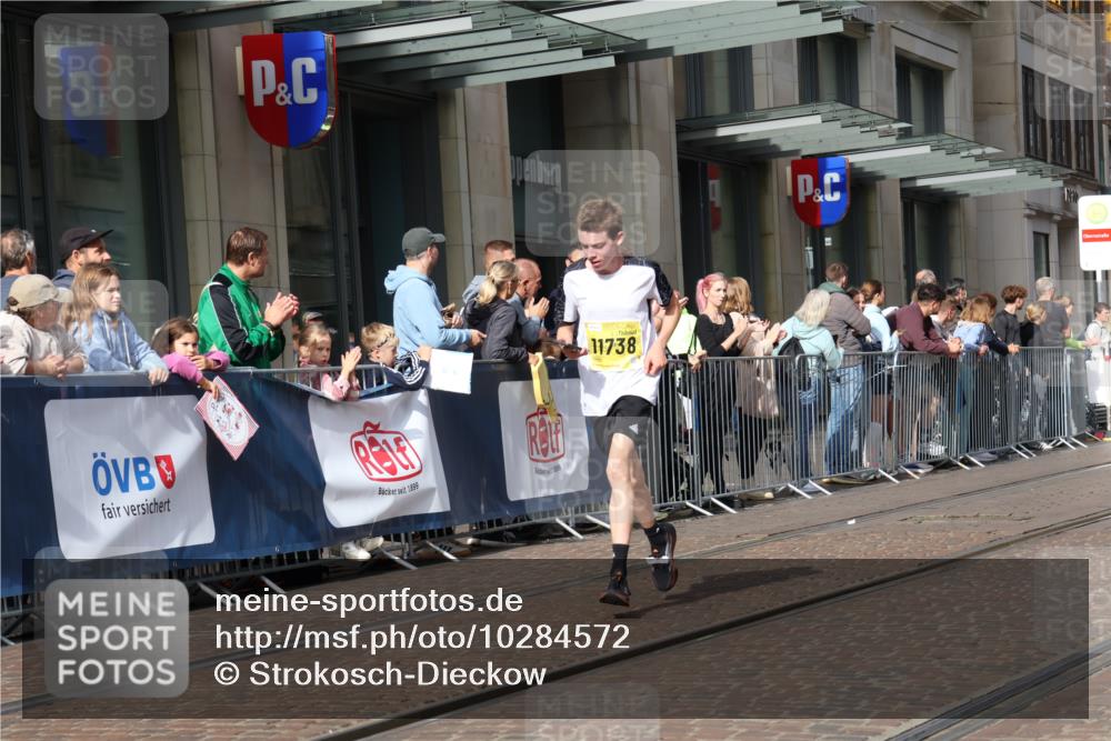 13.09.2026 - 21. swb-Marathon Bremen Strokosch-Dieckow http://msf.ph/oto/10284572 13.09.2026 10:36:47 Ziel 10961, 11654, 12520, 13568, 13606, 11738, 11916, 12456, 13548 meine-sportfotos.de