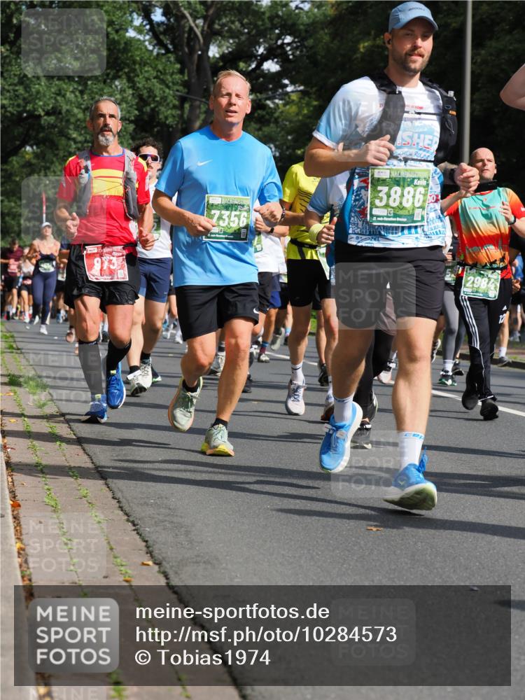 13.09.2026 - 21. swb-Marathon Bremen TobiasT http://msf.ph/oto/10284573 13.09.2026 12:09:36 Laufen 7356, 3886, 2984 meine-sportfotos.de