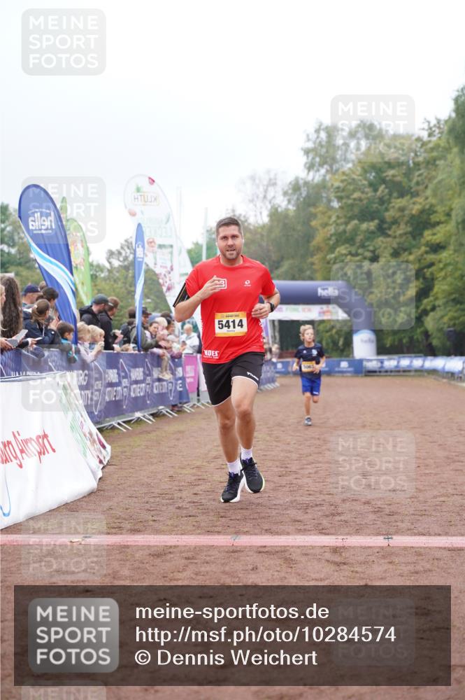 13.09.2026 - Airport Race Dennis Weichert http://msf.ph/oto/10284574 13.09.2026 10:25:50 Ziel 5063, 5139, 5346, 5414 meine-sportfotos.de