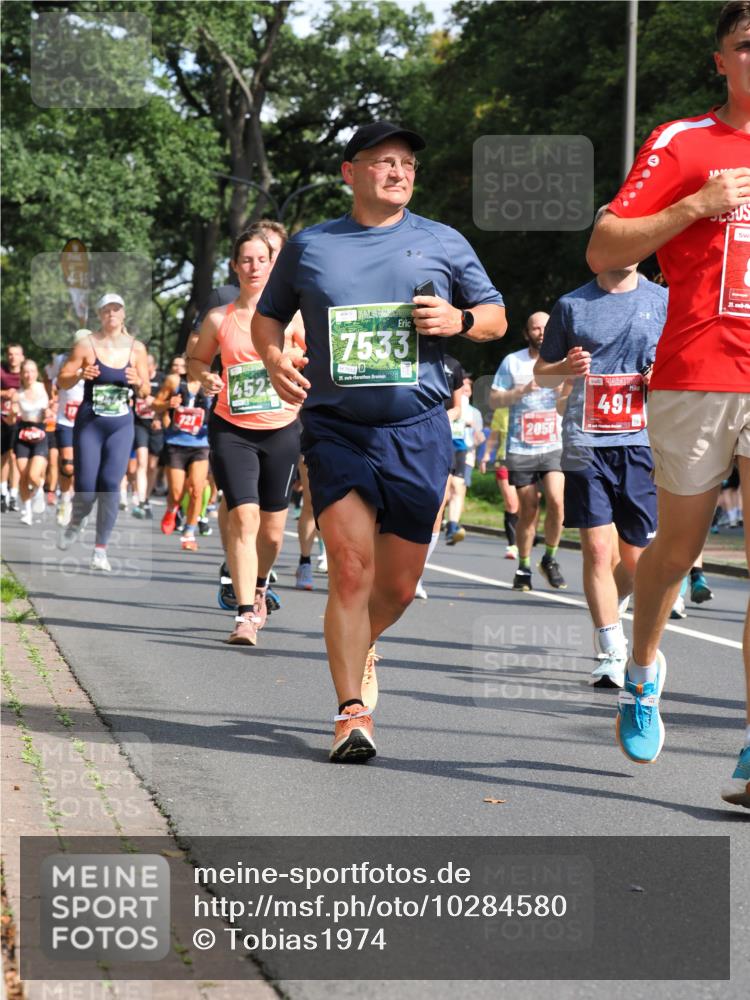 13.09.2026 - 21. swb-Marathon Bremen TobiasT http://msf.ph/oto/10284580 13.09.2026 12:09:41 Laufen 721, 452, 7533, 21, 26, 2059, 491, 21 meine-sportfotos.de
