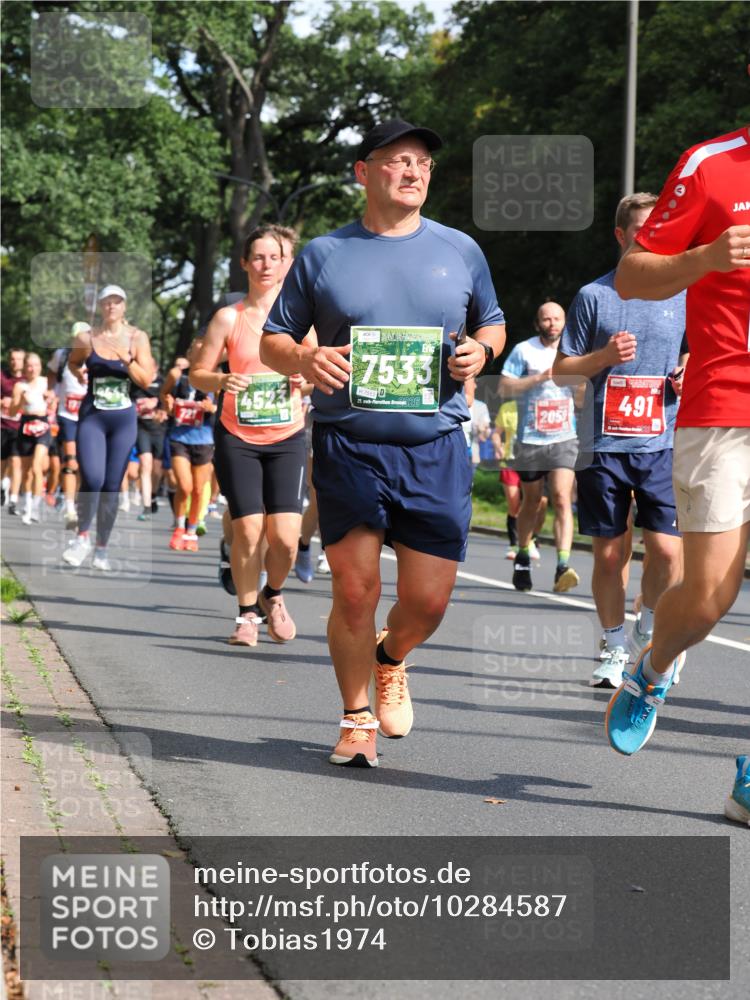 13.09.2026 - 21. swb-Marathon Bremen TobiasT http://msf.ph/oto/10284587 13.09.2026 12:09:41 Laufen 7533, 7553, 21, 26, 205, 491 meine-sportfotos.de