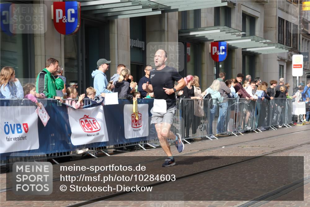 13.09.2026 - 21. swb-Marathon Bremen Strokosch-Dieckow http://msf.ph/oto/10284603 13.09.2026 10:36:52 Ziel 10502, 10961, 11654, 12520, 13568, 11738, 11916, 12456, 13606 meine-sportfotos.de