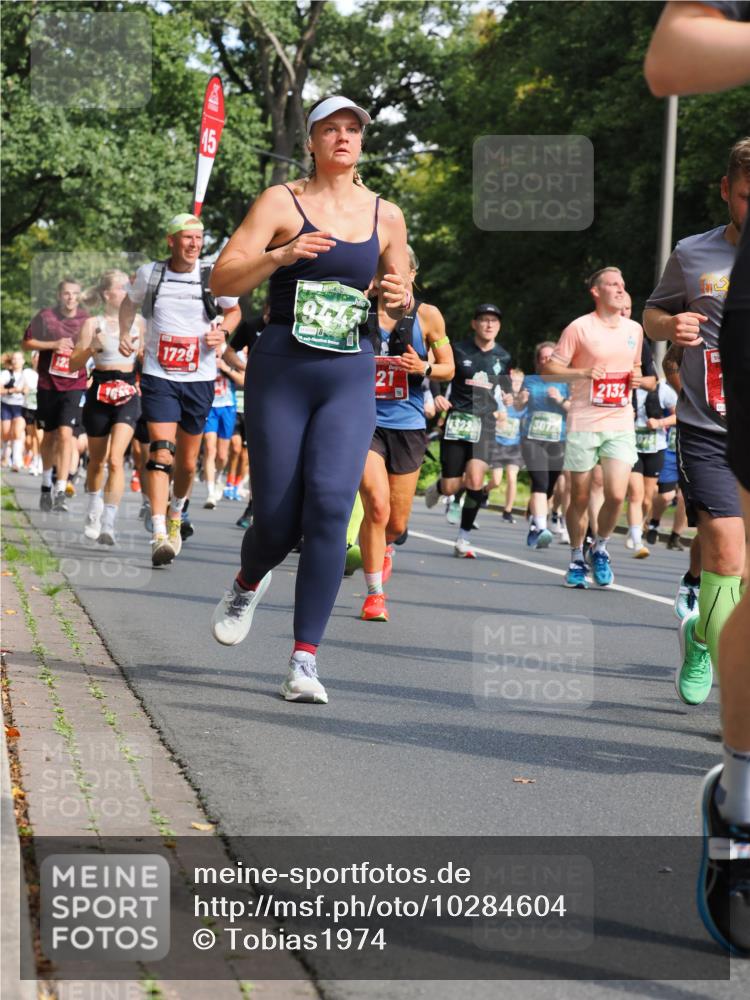 13.09.2026 - 21. swb-Marathon Bremen TobiasT http://msf.ph/oto/10284604 13.09.2026 12:09:45 Laufen 15, 12, 1729, 947, 2132 meine-sportfotos.de
