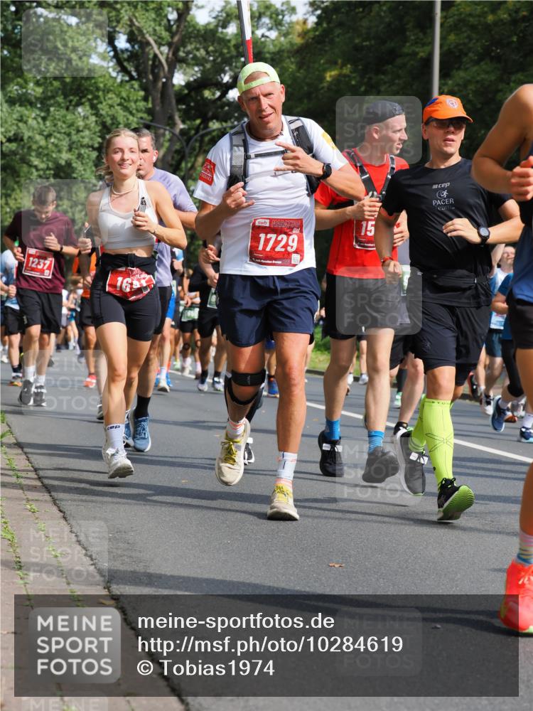 13.09.2026 - 21. swb-Marathon Bremen TobiasT http://msf.ph/oto/10284619 13.09.2026 12:09:48 Laufen 1237, 16, 1729, 15 meine-sportfotos.de