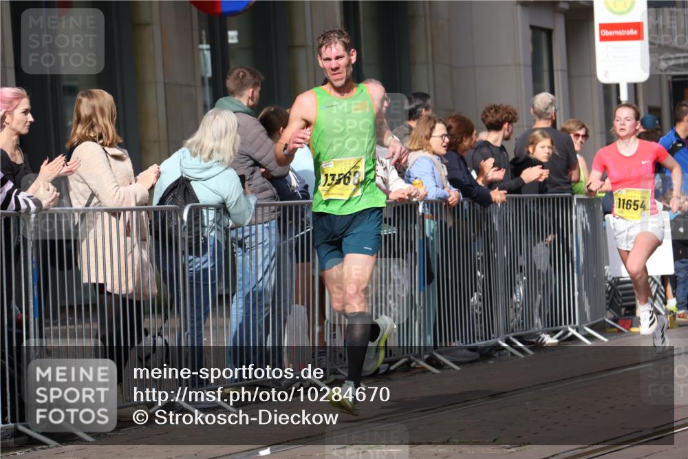 13.09.2026 - 21. swb-Marathon Bremen Strokosch-Dieckow http://msf.ph/oto/10284670 13.09.2026 10:37:00 Ziel 10502, 10961, 11619, 11854, 13568, 13608, 11654, 11738, 12520, 13568, 13606 meine-sportfotos.de