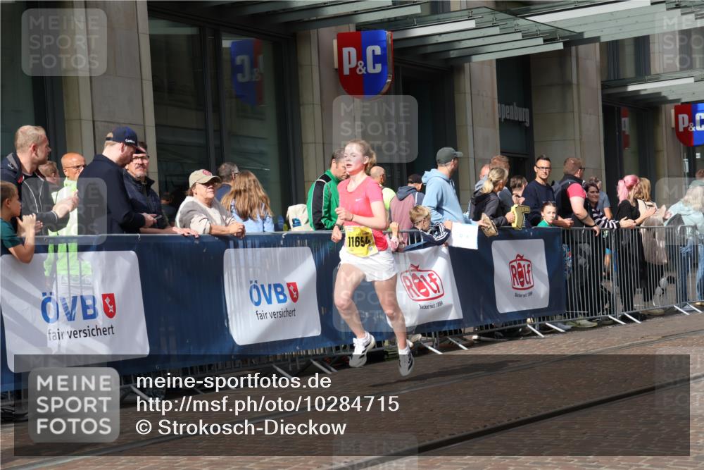 13.09.2026 - 21. swb-Marathon Bremen Strokosch-Dieckow http://msf.ph/oto/10284715 13.09.2026 10:37:03 Ziel 10502, 10961, 11619, 11854, 13608, 11654, 11738, 12520, 13568, 13606 meine-sportfotos.de