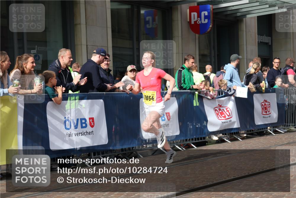 13.09.2026 - 21. swb-Marathon Bremen Strokosch-Dieckow http://msf.ph/oto/10284724 13.09.2026 10:37:04 Ziel 10502, 10961, 11619, 11854, 13608, 11654, 11738, 12520, 13568, 13606 meine-sportfotos.de