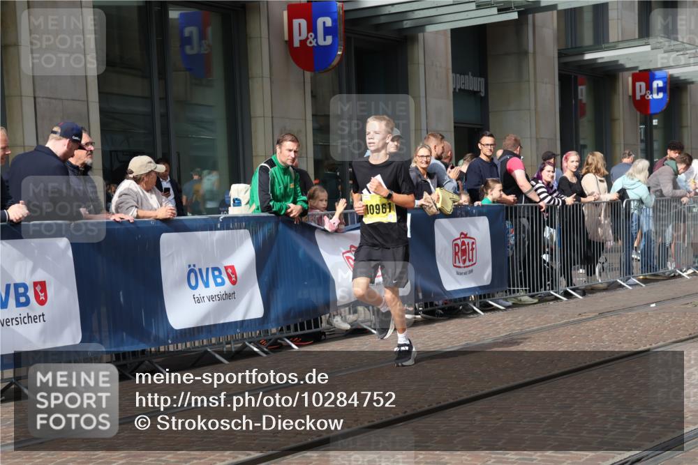 13.09.2026 - 21. swb-Marathon Bremen Strokosch-Dieckow http://msf.ph/oto/10284752 13.09.2026 10:37:09 Ziel 10502, 11619, 11854, 13608, 10961, 11654, 12520, 13568, 13606 meine-sportfotos.de