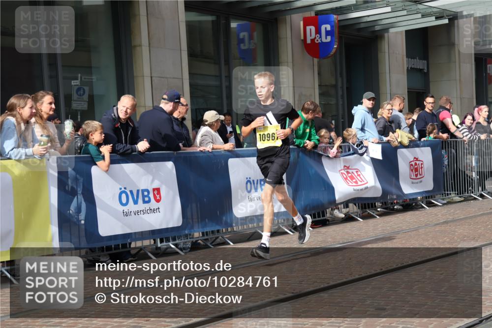 13.09.2026 - 21. swb-Marathon Bremen Strokosch-Dieckow http://msf.ph/oto/10284761 13.09.2026 10:37:10 Ziel 10502, 11619, 11854, 13608, 10961, 11654, 12520, 13568, 13606 meine-sportfotos.de