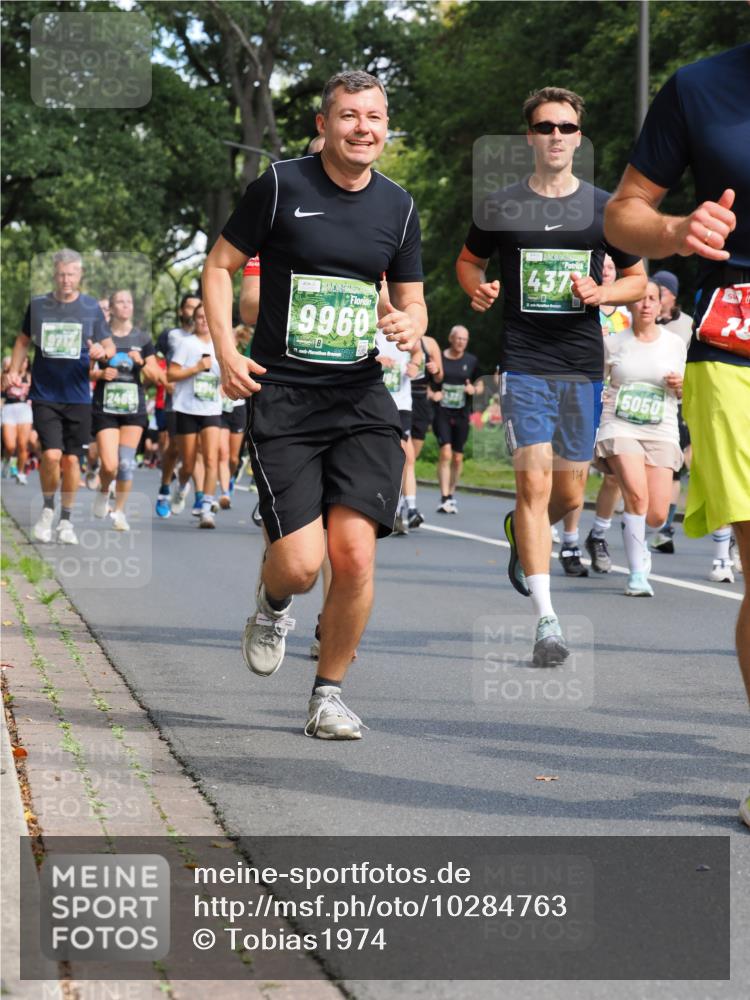 13.09.2026 - 21. swb-Marathon Bremen TobiasT http://msf.ph/oto/10284763 13.09.2026 12:10:16 Laufen 9717, 2485, 9960, 2, 26, 437, 114, 5050 meine-sportfotos.de