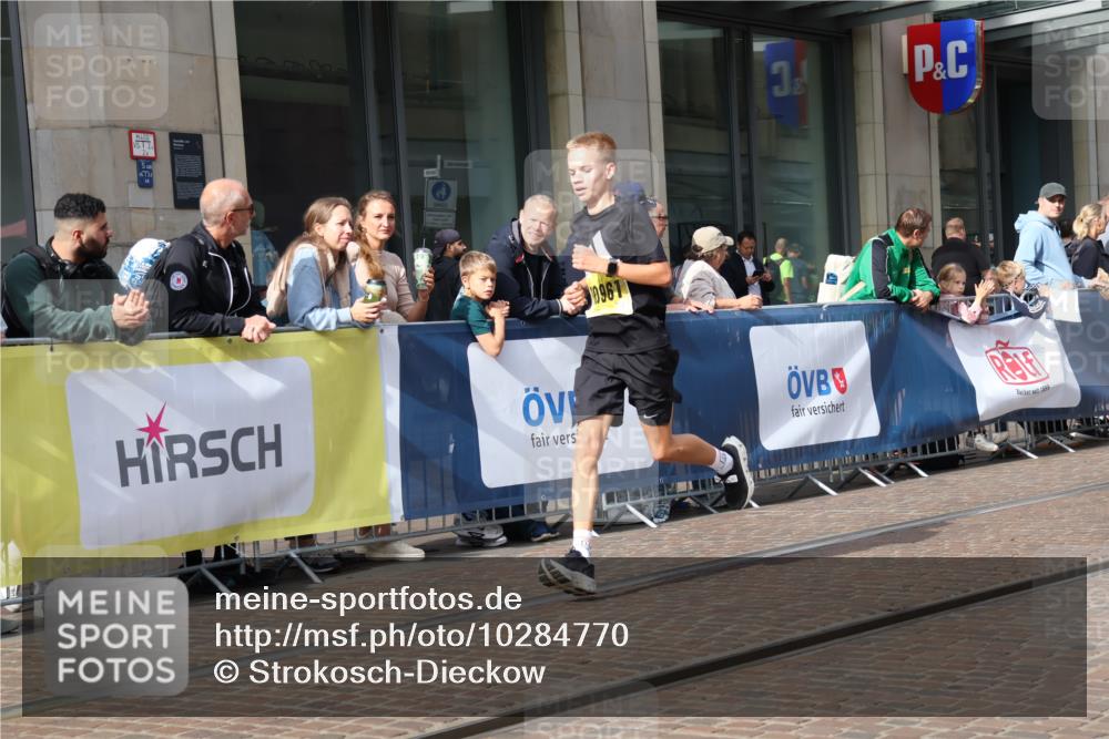 13.09.2026 - 21. swb-Marathon Bremen Strokosch-Dieckow http://msf.ph/oto/10284770 13.09.2026 10:37:10 Ziel 10502, 11619, 11854, 13608, 10961, 11654, 12520, 13568, 13606 meine-sportfotos.de