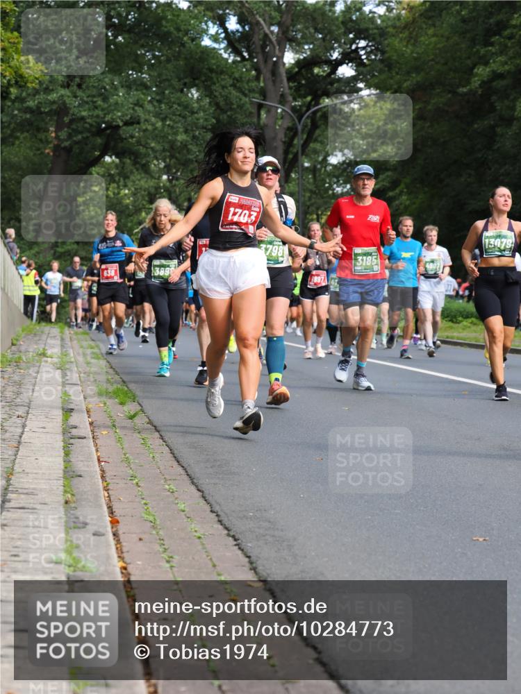13.09.2026 - 21. swb-Marathon Bremen TobiasT http://msf.ph/oto/10284773 13.09.2026 12:10:24 Laufen 420, 389, 1703, 798, 1897, 3185, 4907, 13079 meine-sportfotos.de