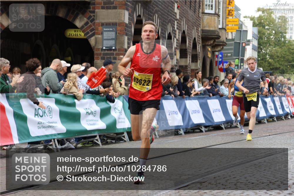 13.09.2026 - 21. swb-Marathon Bremen Strokosch-Dieckow http://msf.ph/oto/10284786 13.09.2026 10:32:57 Ziel 13524, 13622 meine-sportfotos.de