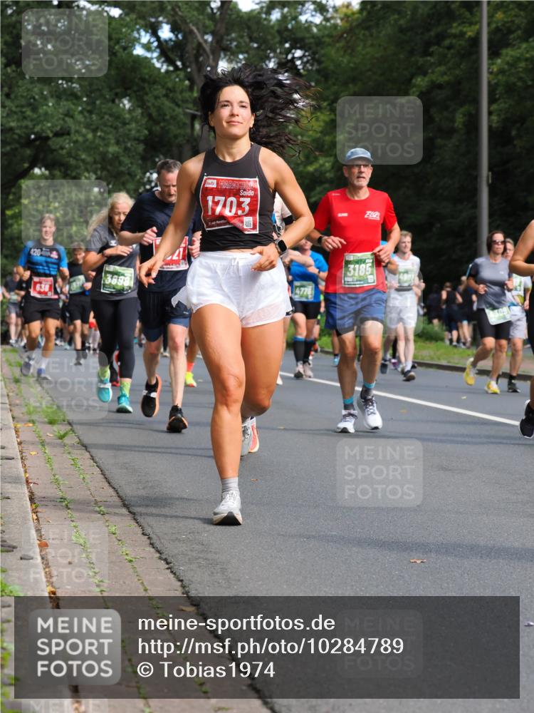 13.09.2026 - 21. swb-Marathon Bremen TobiasT http://msf.ph/oto/10284789 13.09.2026 12:10:25 Laufen 420, 638, 1703, 4776, 3185 meine-sportfotos.de