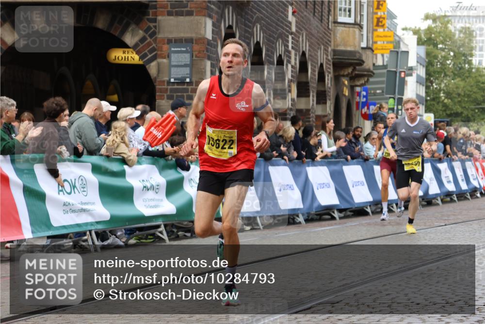 13.09.2026 - 21. swb-Marathon Bremen Strokosch-Dieckow http://msf.ph/oto/10284793 13.09.2026 10:32:57 Ziel 13524, 13622 meine-sportfotos.de