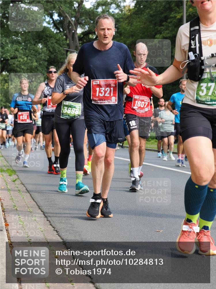 13.09.2026 - 21. swb-Marathon Bremen TobiasT http://msf.ph/oto/10284813 13.09.2026 12:10:27 Laufen 420, 3898, 638, 1321, 18, 1607, 37 meine-sportfotos.de