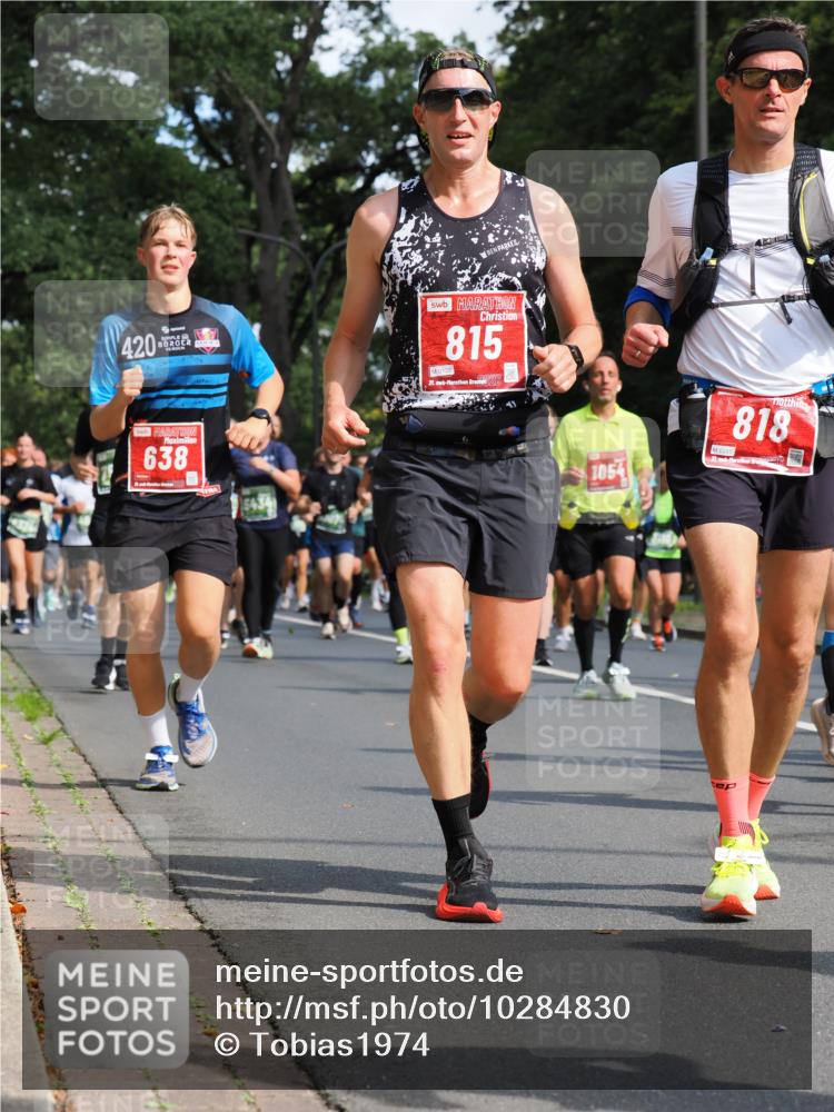 13.09.2026 - 21. swb-Marathon Bremen TobiasT http://msf.ph/oto/10284830 13.09.2026 12:10:30 Laufen 420, 815, 638, 1054, 0285, 818 meine-sportfotos.de