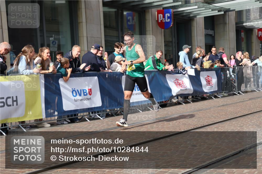 13.09.2026 - 21. swb-Marathon Bremen Strokosch-Dieckow http://msf.ph/oto/10284844 13.09.2026 10:37:22 Ziel 11619, 11854, 13535, 10502, 10961, 11654, 11854, 13568, 13608 meine-sportfotos.de