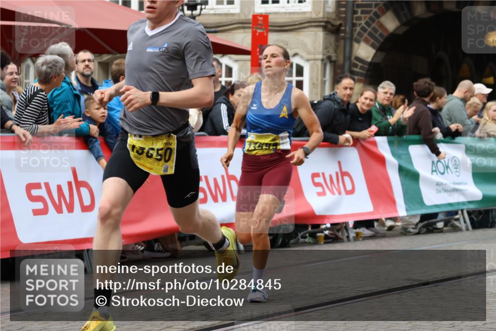 13.09.2026 - 21. swb-Marathon Bremen Strokosch-Dieckow http://msf.ph/oto/10284845 13.09.2026 10:33:00 Ziel 13524, 13550, 13599, 13622 meine-sportfotos.de