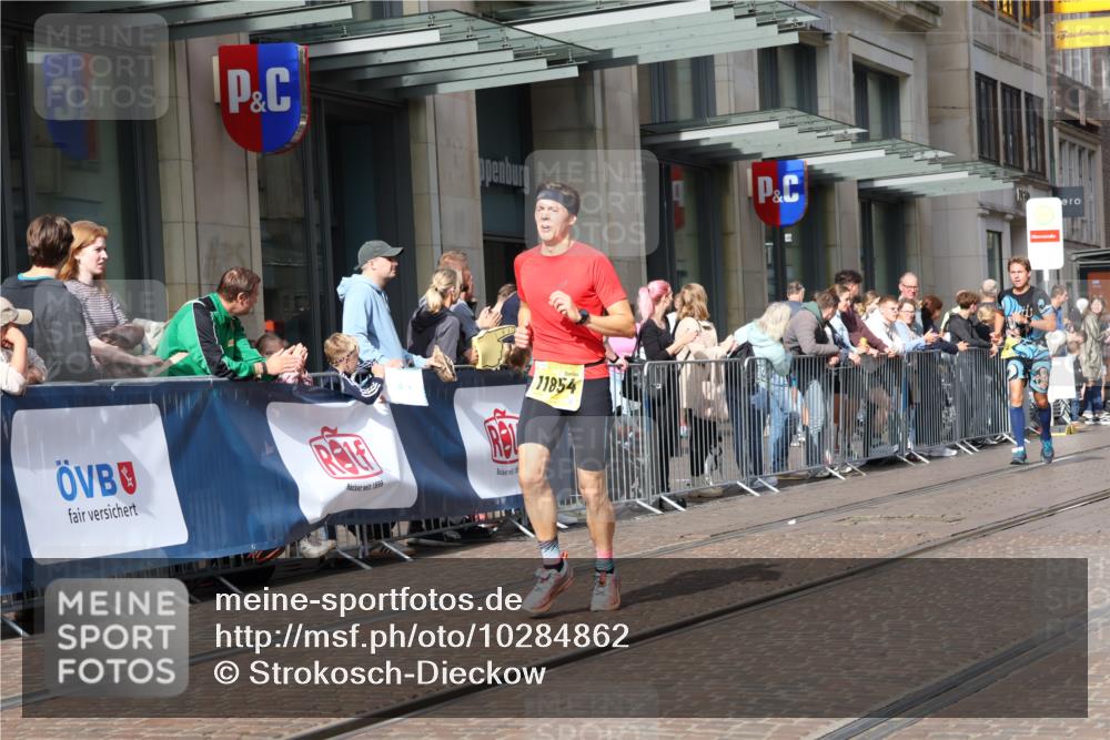 13.09.2026 - 21. swb-Marathon Bremen Strokosch-Dieckow http://msf.ph/oto/10284862 13.09.2026 10:37:23 Ziel 11619, 13535, 10502, 10961, 11619, 11654, 11854, 13568, 13608 meine-sportfotos.de