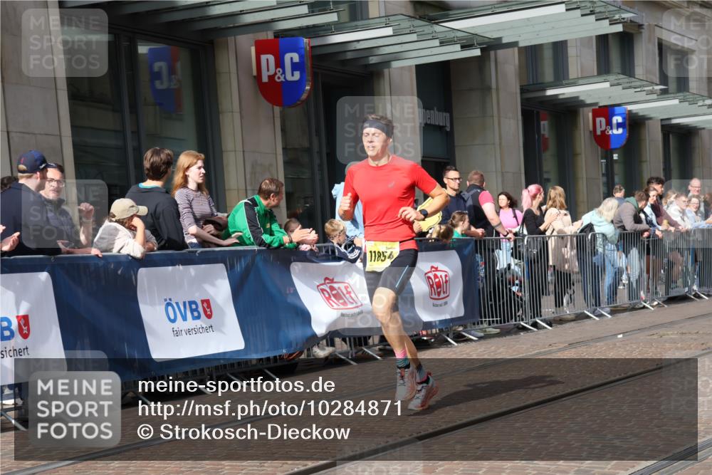 13.09.2026 - 21. swb-Marathon Bremen Strokosch-Dieckow http://msf.ph/oto/10284871 13.09.2026 10:37:23 Ziel 11619, 13535, 10502, 10961, 11619, 11654, 11854, 13568, 13608 meine-sportfotos.de