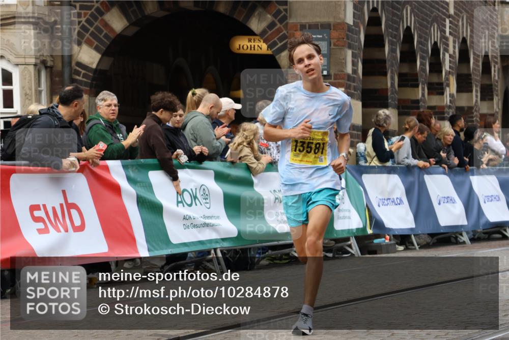 13.09.2026 - 21. swb-Marathon Bremen Strokosch-Dieckow http://msf.ph/oto/10284878 13.09.2026 10:33:02 Ziel 13550, 13581, 13599, 13622 meine-sportfotos.de