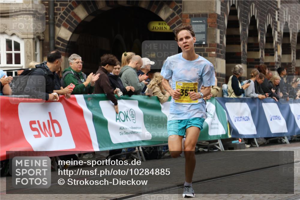 13.09.2026 - 21. swb-Marathon Bremen Strokosch-Dieckow http://msf.ph/oto/10284885 13.09.2026 10:33:02 Ziel 13550, 13581, 13599, 13622 meine-sportfotos.de