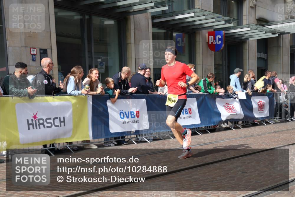 13.09.2026 - 21. swb-Marathon Bremen Strokosch-Dieckow http://msf.ph/oto/10284888 13.09.2026 10:37:24 Ziel 11083, 13535, 10502, 10961, 11619, 11654, 11854, 13568, 13608 meine-sportfotos.de