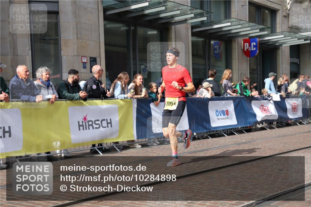 13.09.2026 - 21. swb-Marathon Bremen Strokosch-Dieckow http://msf.ph/oto/10284898 13.09.2026 10:37:24 Ziel 11083, 13535, 10502, 10961, 11619, 11654, 11854, 13568, 13608 meine-sportfotos.de