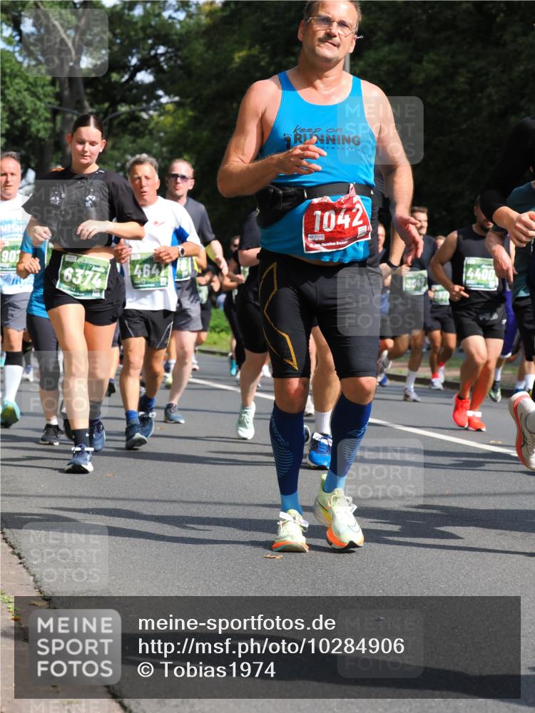13.09.2026 - 21. swb-Marathon Bremen TobiasT http://msf.ph/oto/10284906 13.09.2026 12:10:38 Laufen 90, 6374, 4641, 1042, 1795, 4400 meine-sportfotos.de