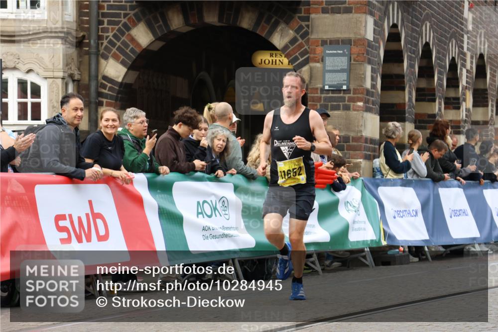 13.09.2026 - 21. swb-Marathon Bremen Strokosch-Dieckow http://msf.ph/oto/10284945 13.09.2026 10:33:36 Ziel 12459, 13530, 13541 meine-sportfotos.de