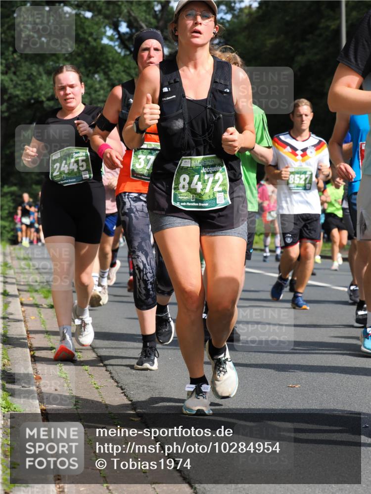 13.09.2026 - 21. swb-Marathon Bremen TobiasT http://msf.ph/oto/10284954 13.09.2026 12:10:48 Laufen 2445, 37, 8472, 21, 26, 8527 meine-sportfotos.de