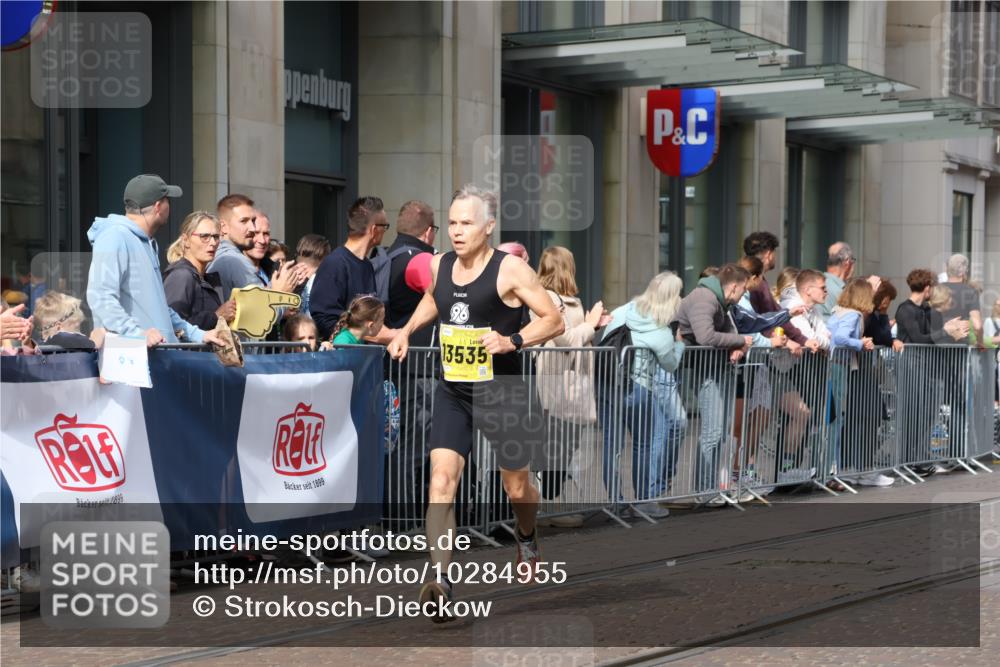 13.09.2026 - 21. swb-Marathon Bremen Strokosch-Dieckow http://msf.ph/oto/10284955 13.09.2026 10:37:46 Ziel 10302, 11083, 11142, 12538, 13551, 13559, 13584, 13587, 13636, 11619, 11854, 13535 meine-sportfotos.de