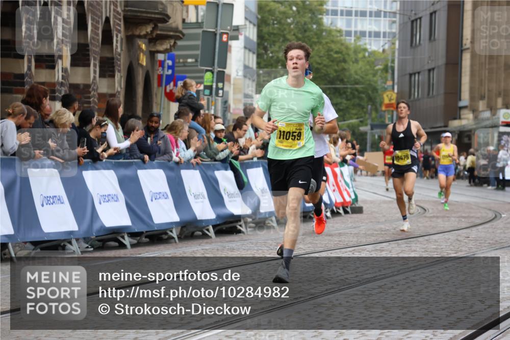 13.09.2026 - 21. swb-Marathon Bremen Strokosch-Dieckow http://msf.ph/oto/10284982 13.09.2026 10:33:41 Ziel 11652, 10797, 13541 meine-sportfotos.de