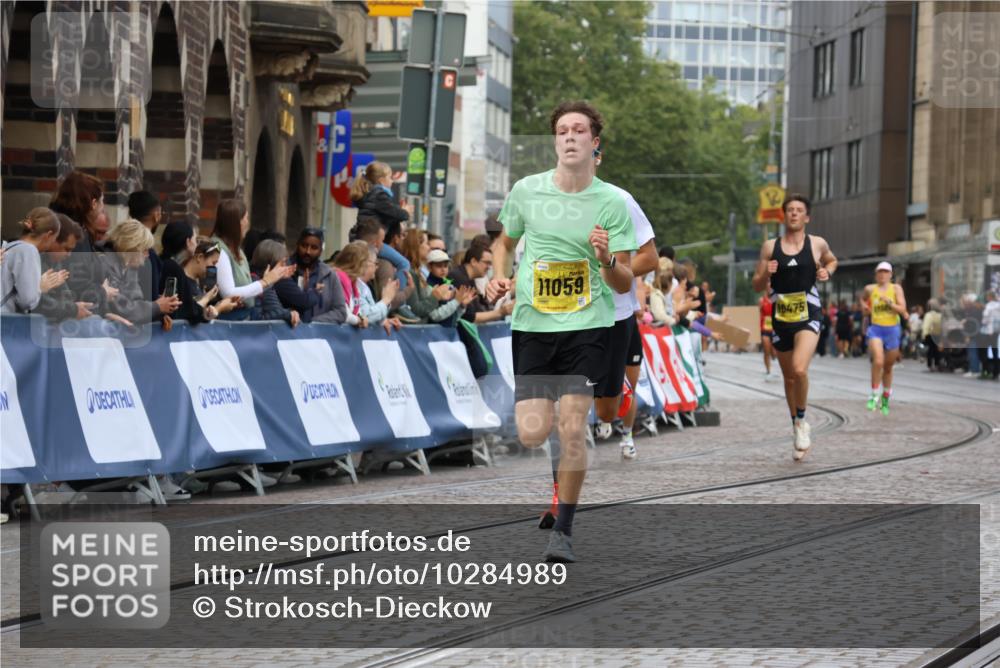 13.09.2026 - 21. swb-Marathon Bremen Strokosch-Dieckow http://msf.ph/oto/10284989 13.09.2026 10:33:41 Ziel 11652, 10797, 13541 meine-sportfotos.de